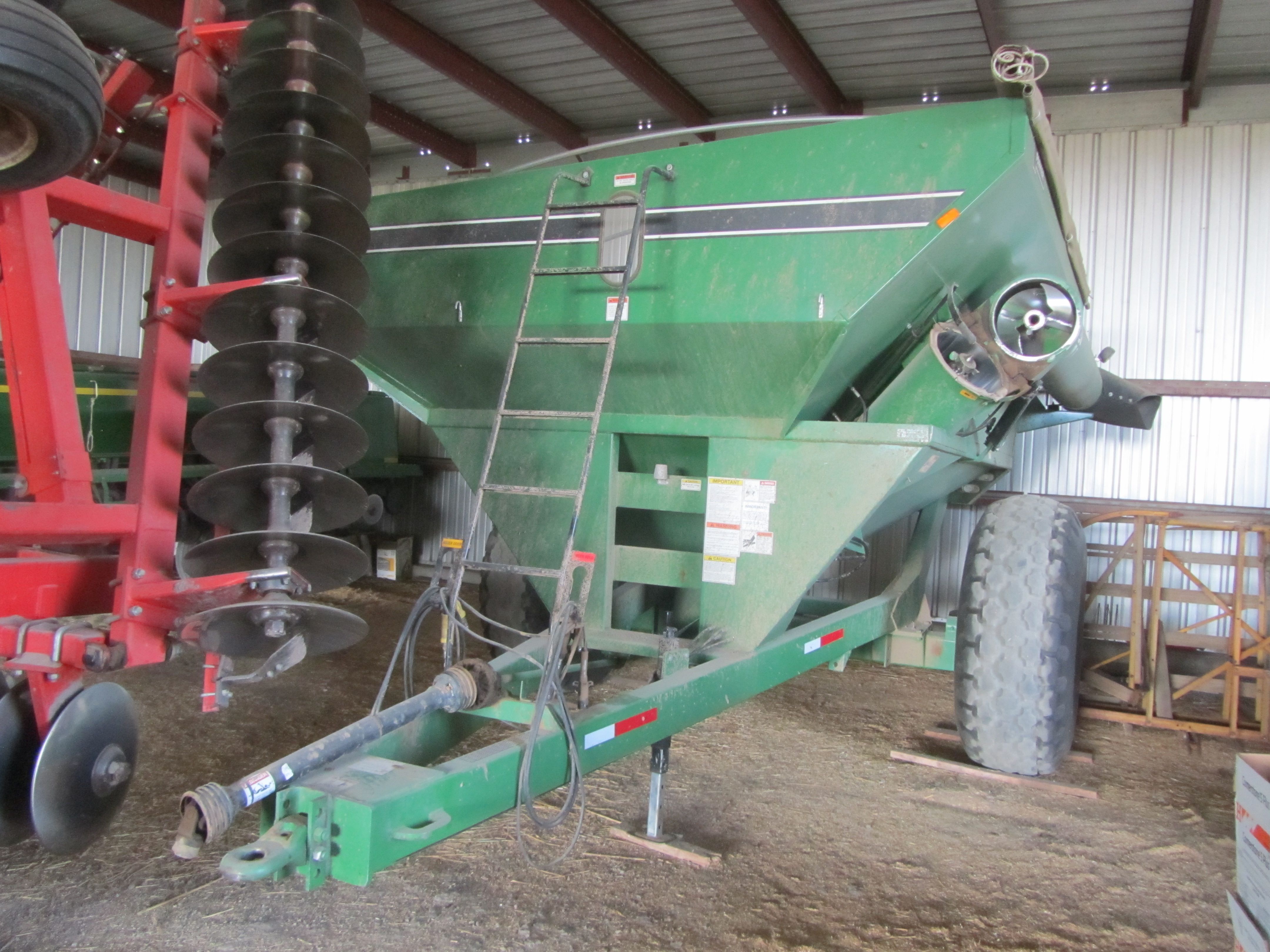 Item 16 in FARM MACHINERY AUCTION gallery